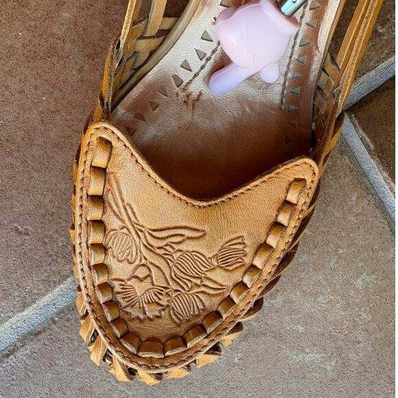 Bronx "Pilar" Huarache Inspired Tooled Leather Ankle Strap Mid-Heels size 7.5 - Picture 10 of 15